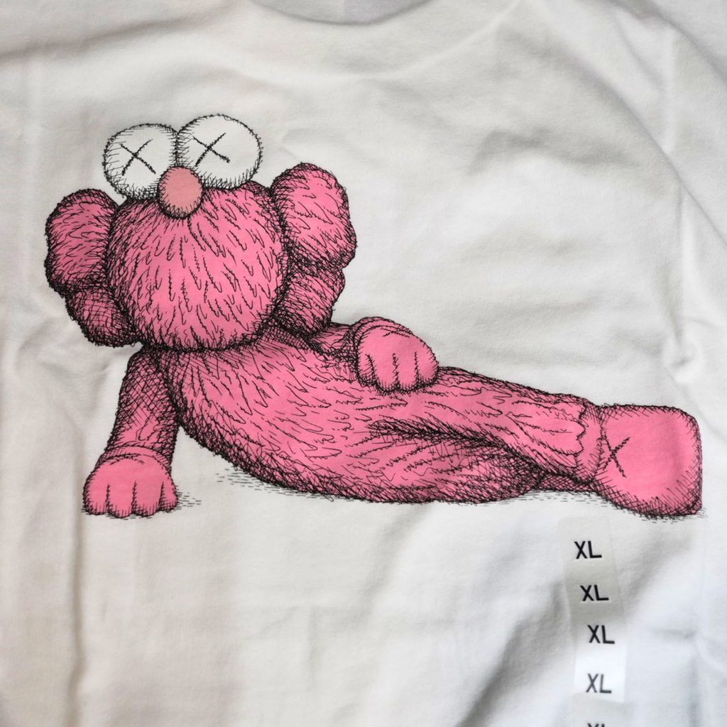 KAWS x UNIQLO TEE