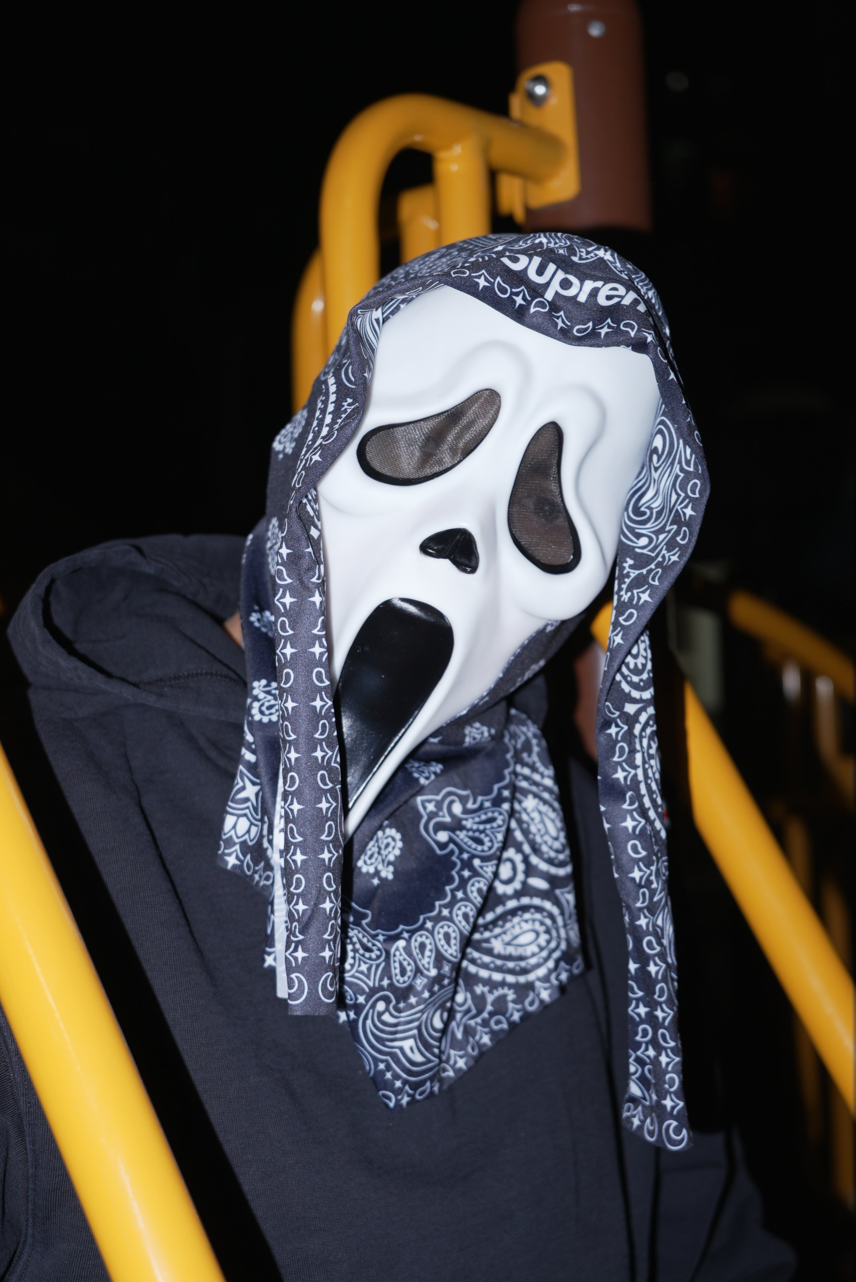 Supreme x Ghostface máscara